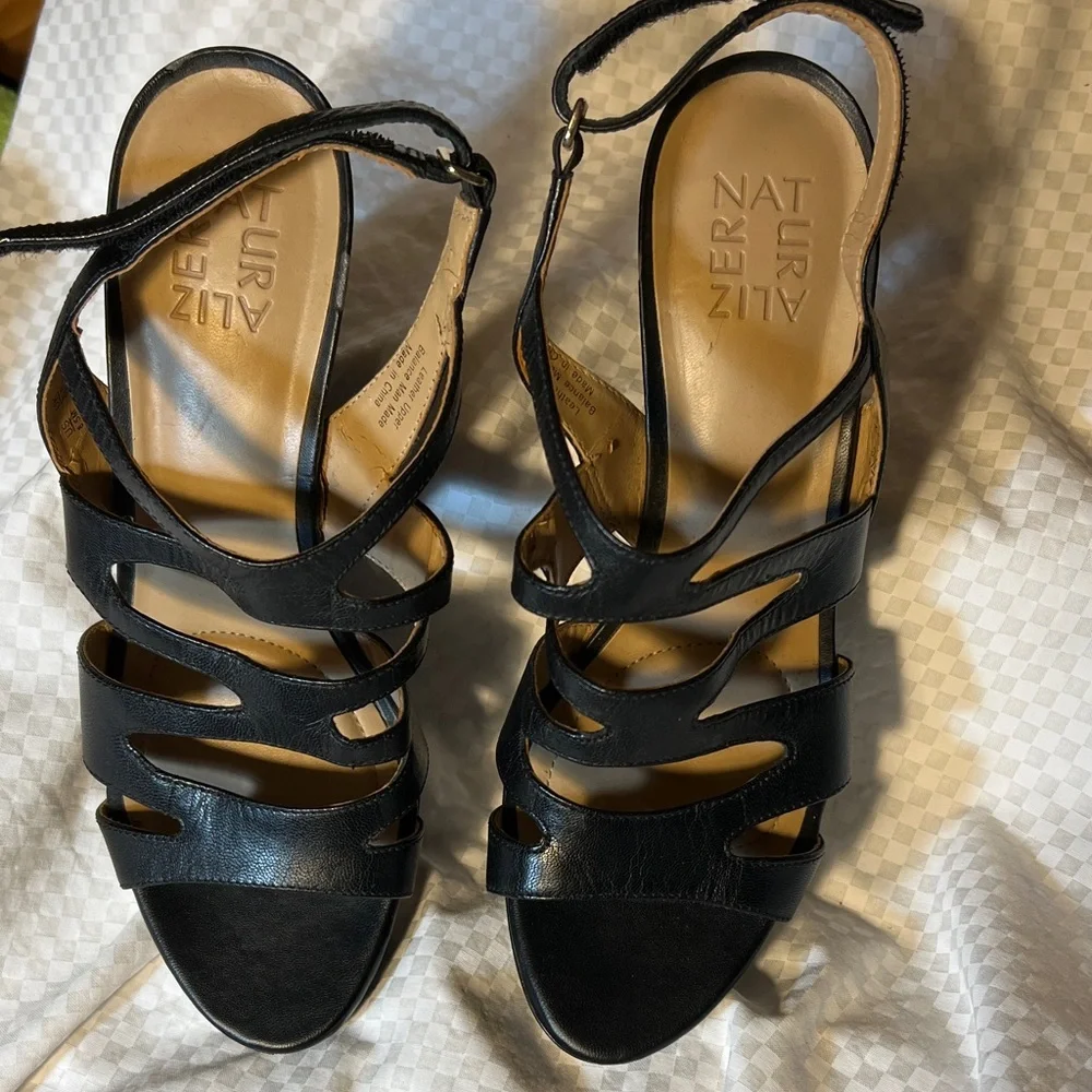 Naturalizer, Pressley, size 8.5 Black Strappy Heels - Picture 2 of 9